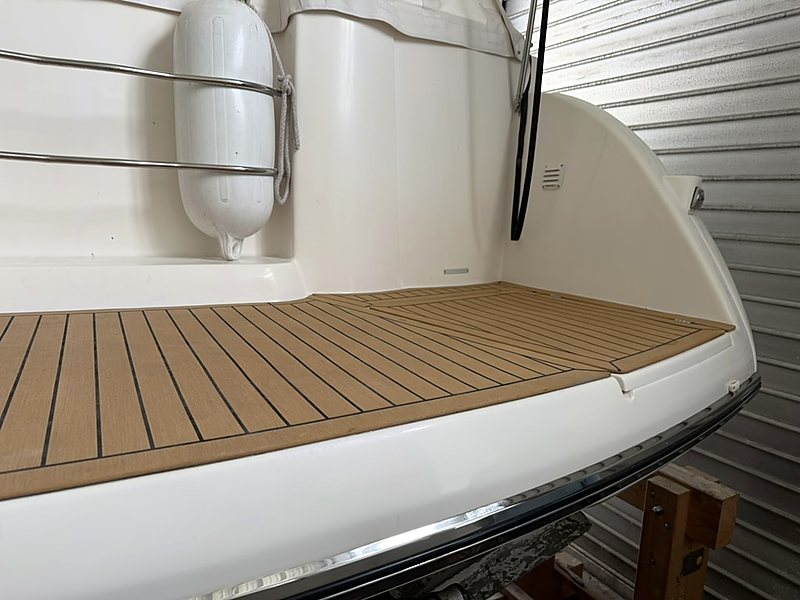 Badeplattform mit HLF-Decksbelag