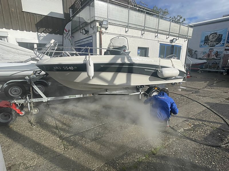 Reinigung des Unterwasserschiffs