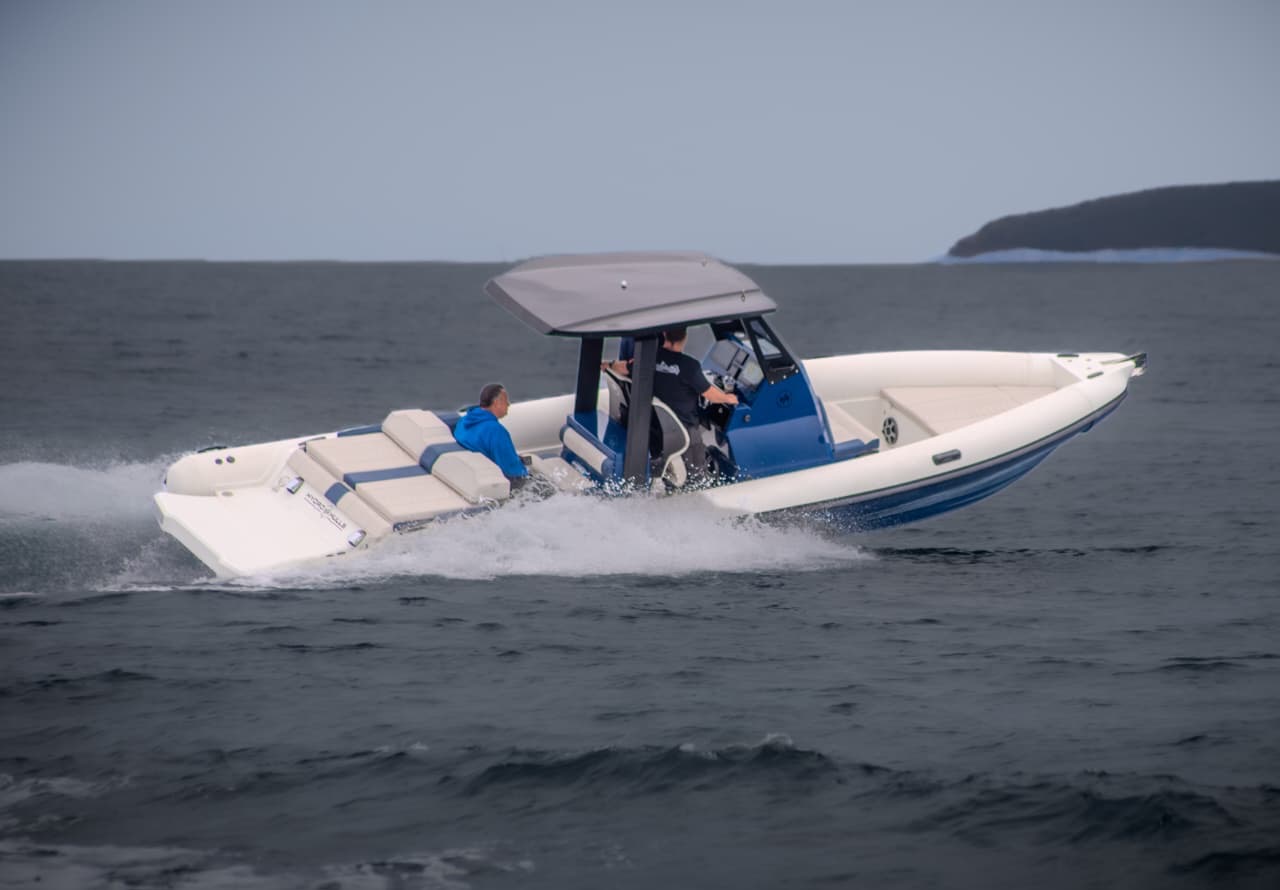 HYDROHULLS HH9
